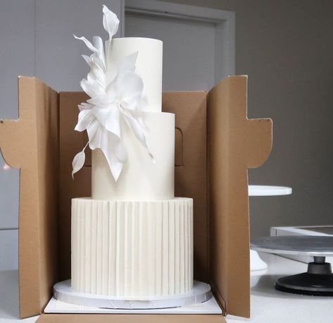 Modern Wedding Cakes Unique, Wedding Cake Minimalist Modern, Wedding Cake Modern Elegant, Wedding Cakes Modern Elegant, White Modern Wedding Cake, Wedding Cake Classic, Wedding Cake Minimalist, Wedding Cake Modern, Wedding Cake Elegant