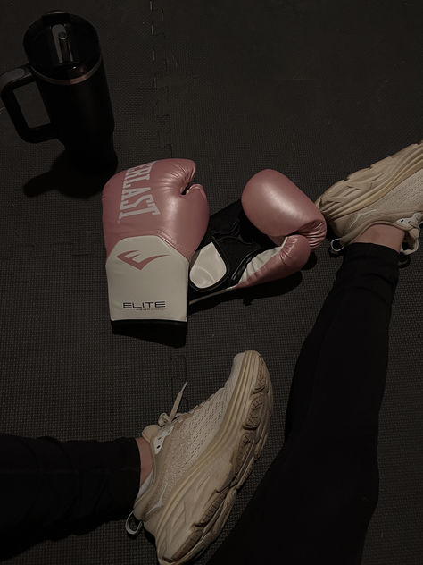 boxing gloves with hoka shoes and stanley Aesthetic Boxing, Boxing Aesthetic, Kickboxing Women, Boxer Aesthetic, Pink Boxing Gloves, Gloves Aesthetic, Kick Boxing Girl, Boxing Clothes, Gloves Boxing