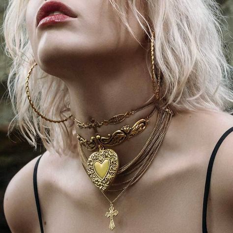 1,361 Me gusta, 10 comentarios - REGALROSE® (@regalrose) en Instagram: "Symbolic shapes & baroque silhouettes - The NEW COLLECTION is here and now we can't wait for the…" Chain Chokers, Love Struck, Cross Choker, Choker Gold, Heart Choker, Pierced Jewelry, Gold Choker, Fantasy Jewelry, Jewelry Inspo