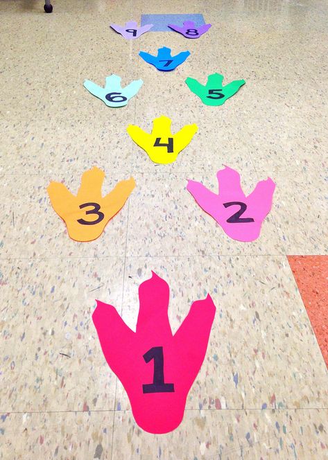 Dino Hopscotch, Dinosaur Hopscotch, Dinosaur Art Ideas, Dinosaur Activity Preschool, Dinosaur Math Activities Preschool, Dino Crafts Toddlers, Dinosaur Science Activities, Dino Craft Preschool, Dinosaurs Preschool Activities