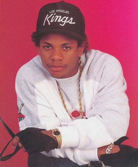 Eazy-E 90s Check more at https://howcandothis.com/manstyle/eazy-e-90s/ West Side Rappers, Eric Wright, Gangsta Rapper, 90s Black Men, Old School Pictures, Rappers Aesthetic, 90s Rappers Aesthetic, 90s Rappers, Estilo Cholo