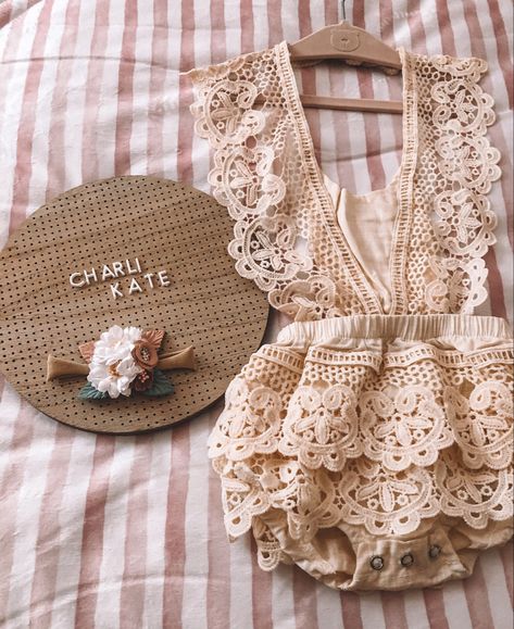 Baby Girl First Birthday Cake, First Birthday Girl Outfit, Girls First Birthday Cake, Lace Dress Outfit, Cake Smash Outfit Girl, Outfit Boho, Boho Baby Girl