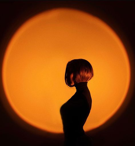 Orange Light Portrait, Yellow Aesthetic Photoshoot, Dark Light Photoshoot, Red Spotlight Photoshoot, Orange Light Photography, Orange Light Photoshoot, Shadow Poses Photo Ideas, Mood Lighting Photography, Mood And Atmosphere Photography