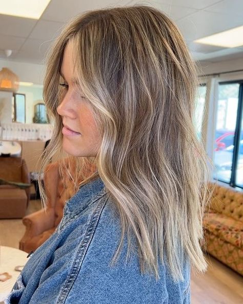 Light Brunette Hair, Lived In Color, Summer Blonde Hair, Brown Hair Inspo, Bronde Hair, Brunette Hair With Highlights, Brown Hair With Blonde Highlights, Dirty Blonde Hair, Brunette Balayage Hair