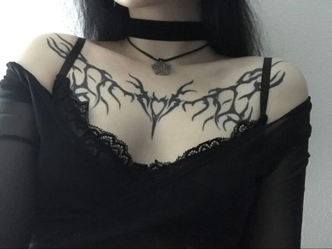 nora Emo Chest Tattoo Female, Shoulder Tattoo Grunge, Collarbone Tattoo Grunge, Collarbone Tattoo Goth, Gothic Collarbone Tattoo, Y2k Chest Tattoo, Emo Chest Tattoo, Goth Chest Tattoo Female, Gothic Collar Bone Tattoo