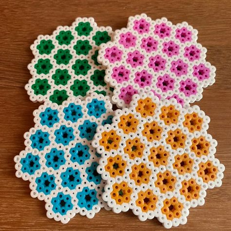 Hama Beads Coasters, Bead Coasters, Rings Beads, Hamma Beads Ideas, Beaded Patterns, Diy Earrings Easy, Flower Coasters, Melty Bead Patterns, Easy Perler Beads Ideas