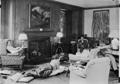 1930s house living room by benningtonalumni, via Flickr 1940s Living Room, 1930s Living Room, 1930s Decor, College Living Rooms, Bennington College, 1920s House, 1930s House, House Living Room, Barbara Stanwyck