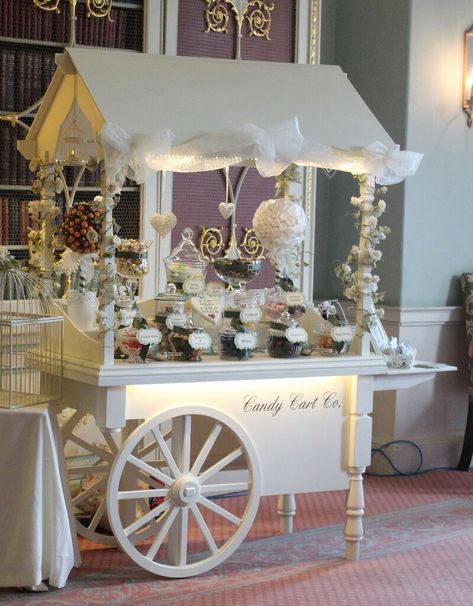 Sweet Cart Ideas, Sweet Cart, Bar Deco, Candy Car, Sweet Carts, Cart Ideas, Candy Bar Wedding, Candy Station, Candy Cart