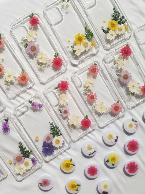 Diy Resin Coasters, Diy Resin Phone Case, Resin Phone Case, Clock Making, Seni Resin, Phone Case Diy Paint, Diy Phone Case Design, Abstract Phone Case, Flower Resin Jewelry