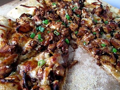 asian chicken pizza Asian Pizza, Chicken Pizza Recipe, Chicken Lickin, Chicken Pizza Recipes, Pulled Pork Leftovers, Asian Pork, Asian Chicken, Asian Inspired Recipes, Chicken Pizza