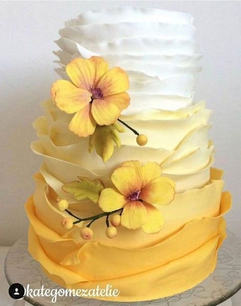 Flori Fondant, Cake With Flowers, Yellow Birthday, Tiered Cake, Cake Decorating Designs, Crazy Cakes, Cute Birthday Cakes, Yellow Cake, Just Cakes