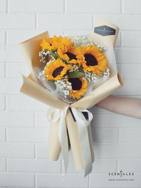 Sunflower Bouquet Gift, Asthetic Picture White And Black, Graduation Bouquet, Teen Advice, Sunflower Bouquet, Asthetic Picture, Flower Bouquet Diy, Bouquet Gift, Sunflower Bouquets