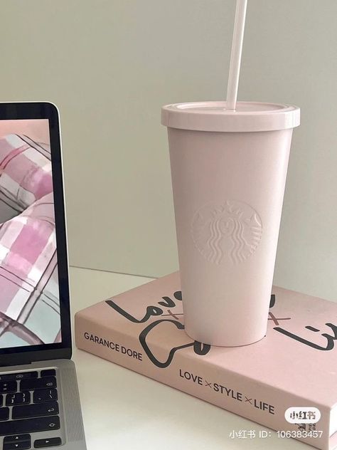 Aesthetic Planners, Pink Starbucks Cup, Snack Aesthetic, Starbucks Water Bottle, Daily Aesthetic, Starbucks Tumbler Cup, Starbucks Coffee Cup, Cute Coffee Cups, Peach Aesthetic