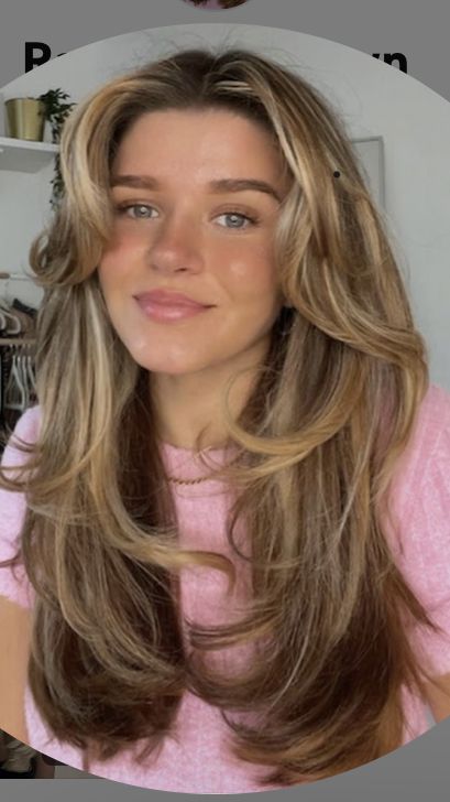 Creds/person in photo: Rachel McKeown Rachel Mckeown Hair, Beach Waves With Curtain Bangs, Rachel Haircut, Wave Curtains, Curtain Bangs, Face Framing, Beach Waves, Bangs, Hair Cuts