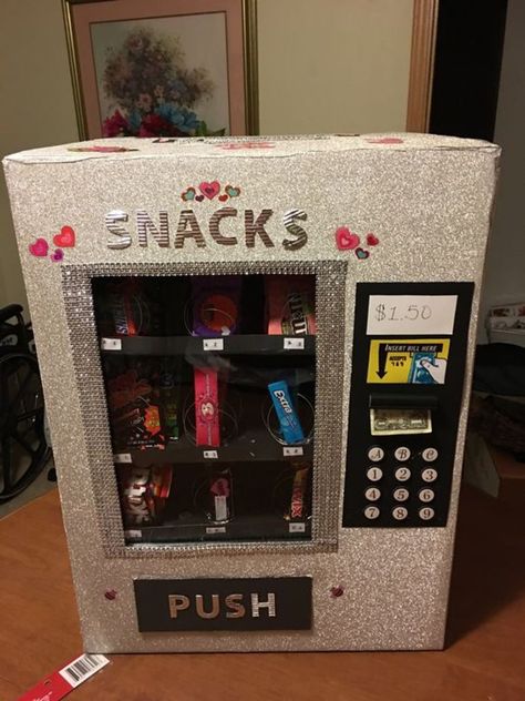 Valentine Box Vending Machine, Valentine Vending Machine Box Ideas, Vending Machine Valentines Boxes, Cardboard Vending Machine Diy, Cardboard Vending Machine, Diy Vending Machine, Diy Valentines Box, Valentine Boxes For School, Kids Valentine Boxes