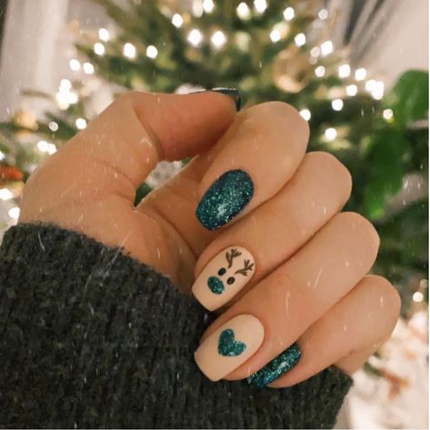 Tree Nails, Christmas Nails Easy, Christmas Gel Nails, Christmas Nails Acrylic, Festival Nails, Xmas Nails, Christmas Nail Designs, Short Acrylic Nails, Green Nails