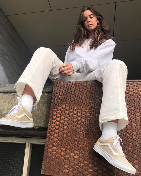 🐫 Vans Outfit, Skandinavian Fashion, Beige Outfit, Outfit Goals, Casual Street Style, Fashion Addict, Outfit Inspirationen, Pretty Outfits, Dress To Impress