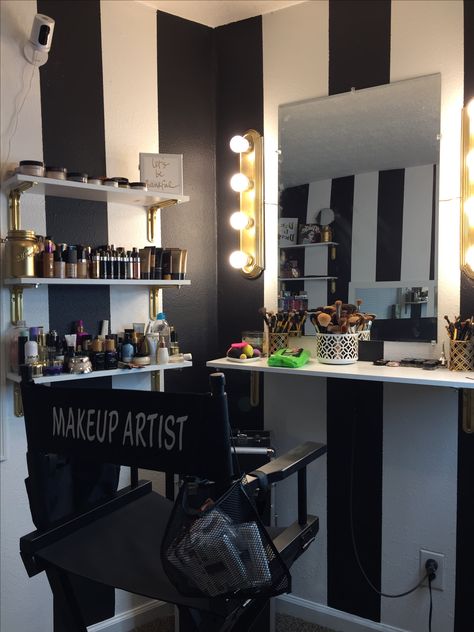 Esthetician Makeup Room, Vision Board Ideas Makeup, Makeup Artist Board Design, Vision Board For Makeup Artist, 2024 Vision Board Makeup Artist, Mua Room Makeup Artists, Makeup Vision Board Ideas, Black Makeup Artist Working, Makeup Artist Salon Decor