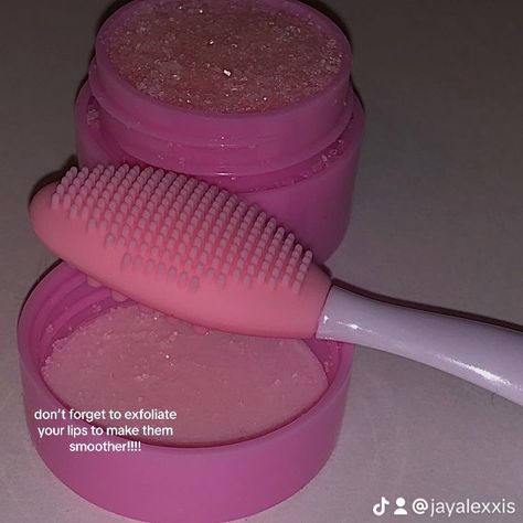 Lip Care Products Aesthetic, Lip Scrub Brush, Best Lip Scrub Products, Lip Scrub Aesthetic, Lip Care Aesthetic, Lipcare Aesthetic, Lipcare Skincare, Exfoliate Lips, Hygiene Hacks