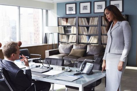 Suits 5x12 Live to Fight Suits Office Interior, Ceo Aesthetic, Lawyers Office, Law Office Design, Suits Tv Series, Jessica Pearson, Ceo Office, Law Office Decor, Gina Torres