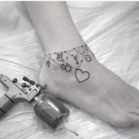 Anklet Tattoos For Women, Tatuagem Masculina Pequena, Chain Tattoo, Ankle Tattoos For Women, Anklet Tattoos, Foot Tattoos For Women, Muster Tattoos, Tattoo Templates, Wrist Tattoos For Women