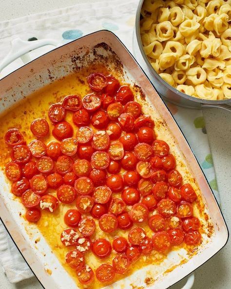 Pasta Tortellini, Vegetarian Pasta Dishes, Tomato Butter, Cherry Tomato Sauce, Roasted Tomato Sauce, Tortellini Recipes, Cherry Tomato Pasta, Butter Pasta, Baked Tomatoes