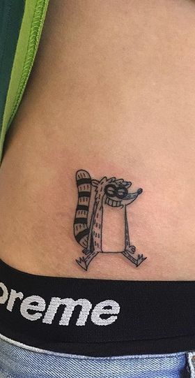 Rigby Tattoo Mordecai And Rigby Tattoo, Small Movie Tattoos, Gta Tattoo Ideas, Rigby Tattoo, Borderlands Tattoo, Bro Tattoos, Horrible Tattoos, Earthy Tattoos, Master Tattoo