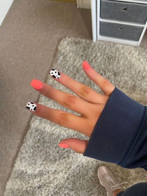 Country Nails Short Simple, Country Nails Acrylic Short, Cute Nails Short Acrylic Simple, Coffin Acrylic Nails Cow Print, Coral Cow Print Nails, Acrylic Nails Ideas Cow Print, Cute Nails Acrylic Cow Print, Short Acrylic Nails Country, Cute Country Nails Acrylic