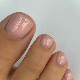 American Pedicure Vs French, Pedicure To Match French Manicure, Classic Pedicure Colors, Clean Pedicure Color, Taupe Pedicure, Shalak Nail Ideas, Pedicure For Pale Skin, Natural Nail Colors For Light Skin, Nude Pink Pedicure