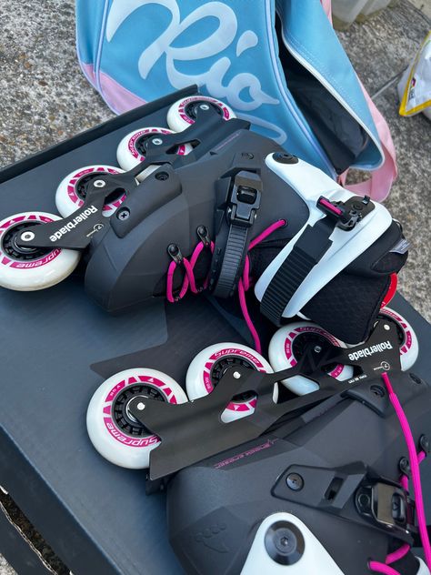 Rollerblades Aesthetic, Inline Skating Aesthetic, Roller Blading Aesthetic, Roller Aesthetic, Full Body Workout Gym, Skating Board, Roller Blading, Roller Workout, Aggressive Inline Skates