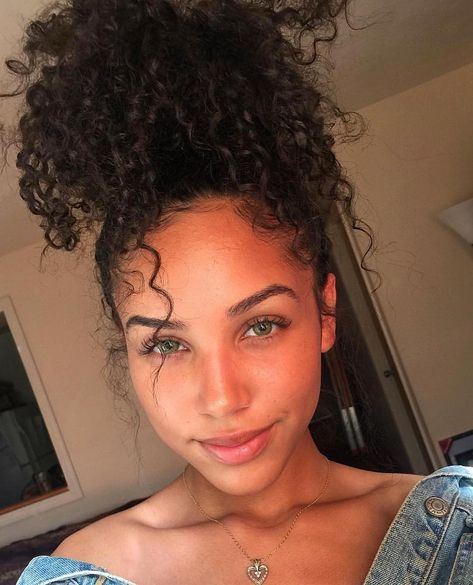 Curly Pineapple Updo, Curly Pineapple, Beauty Goals, Curly Girl, Curly Hair Styles Naturally, Black Is Beautiful, Pretty Face, Hair Goals, Hair Inspo