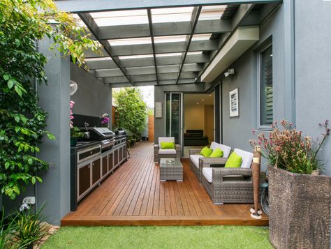 Rumah idaman Pergola Modern, Small Backyard Decks, Pergola Design, Backyard Kitchen, Decks Backyard, Terrace Design, Pergola Plans, Small Yard, Pergola Patio