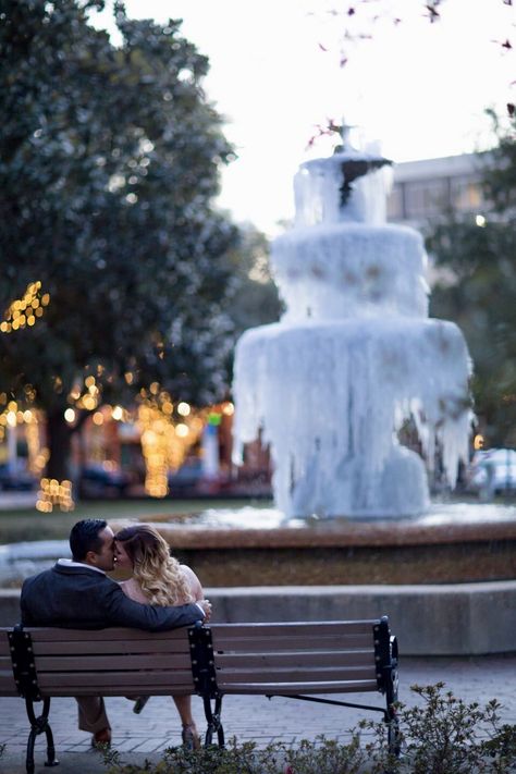 Downtown Pensacola Photoshoot, Water Fountain Couple Photos, Fountain Couple Pictures, Water Fountain Photoshoot, Engagement Photos Fountain, Fountain Poses, Fountain Pictures, Engament Photos, Photos Snow