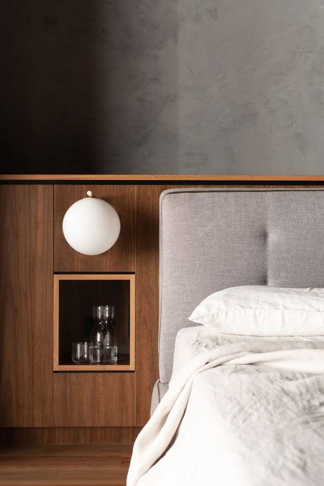 King sees David Barr Architects utilise a restrained and nuanced palette to create luxurious three-bedroom apartment insertion into existing brick building. Concrete Paint, Wooden Headboard, Bilik Tidur, Headboard Designs, Bedroom Hotel, Home Remodel, Cheap Home Decor, 인테리어 디자인, Hotels Room