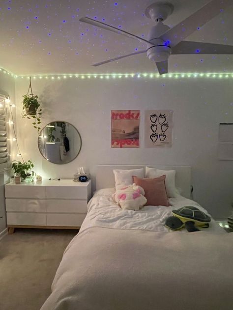 Minimal Teenage Bedroom, Light Pink And White Bedroom Aesthetic, Bedroom Inspirations Teenage Small Room, Clean Bedroom Aesthetic Pink, Modern Teen Girl Bedroom Led Lights, Teen Girl Room Inspo 2023, Cute Teen Girl Bedroom Ideas Aesthetic, Small Bedroom Ideas Led Lights, Light Pink Bedding Room Ideas