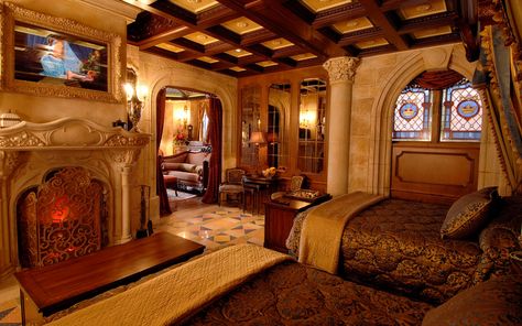 Inside the Cinderella Castle Suite at Disney World (Video) Cinderella Suite, Themed Hotel Rooms, Disney Cinderella Castle, Disney Parque, Disney Bedding, Disney World Hotels, Grand Floridian, Cinderella Castle, Disney Castle