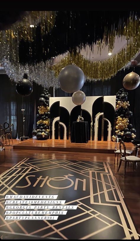 Casino Gatsby Theme Party, Gatsby Ceiling Decor, Great Gatsby Backyard Party, Grammy Prom Theme, Prom Gatsby Theme, Great Gatsby Gender Reveal, Gatsby Balloon Garland, Met Gala Formal Theme Sorority, Great Gatsby Balloons