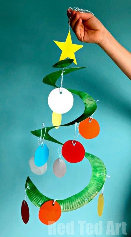 Easy Christmas Crafts For Kids (That Are Low Prep, Too!) - Julkransar Diy, Easy Christmas Crafts For Kids, Juleverksted For Barn, Classroom Christmas Decorations, Preschool Christmas Crafts, Christmas Arts And Crafts, Christmas Tree Crafts, Christmas Activities For Kids, Paper Plate Crafts