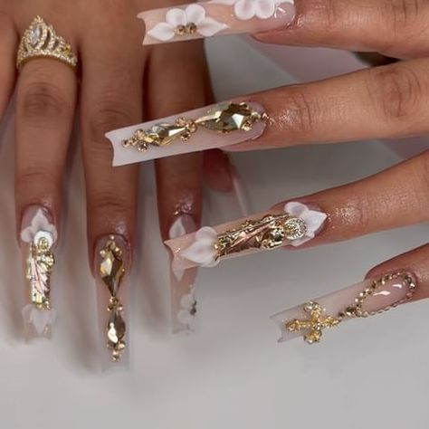 Sarahi Torres ✨🦋 (@nailsbysarahii__) • Instagram photos and videos Long Press On Nails, Acrylic Nail Art, Crystal Nails, Nail Art Accessories, False Nail, Bling Nails, Nail Sizes, Artificial Nails, Nail Accessories