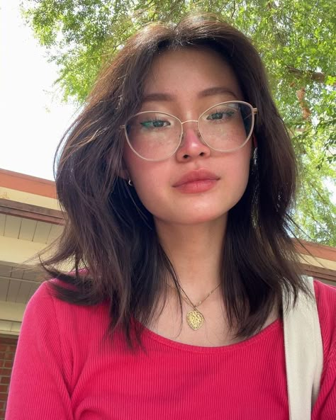 Specs For Round Face, Round Face Glasses Frames, Eyeglasses For Round Face, Bangs And Glasses, Short Hair Glasses, People With Glasses, Glasses For Round Faces, Classy Glasses, Glasses Inspo