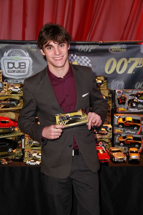 RJ Mitte, Walter Junior---LOVE HIM! Walter White Junior, Walter Jr Breaking Bad, Walter Junior, Walt Jr, Rj Mitte, Walter White, Best Dramas, Golden Globe, Breaking Bad