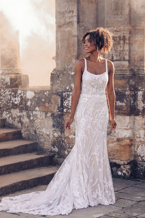 Micro Wedding Dress Ideas, Allure Disney Wedding Dresses, Elegant Wedding Dress Fitted, Wedding Dresses Aline, Scoop Neck Wedding Dress, Tiana Wedding, Closet Outfits, Allure Couture, Boho Wedding Dresses