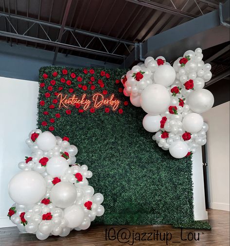 Kentucky Derby Backdrop Photo Booths, Run For The Roses Kentucky Derby, Kentucky Themed Party, Derby Party Balloon Arch, Kentucky Derby Auction Theme, Derby Party Backdrop, Kentucky Derby Prom Theme, Kentucky Derby Themed Bridal Party, Derby Party Photo Backdrop