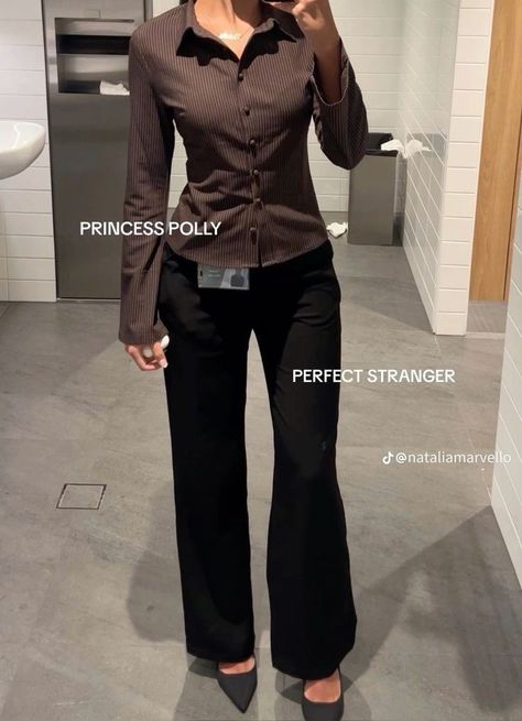 Doctors Office Outfit Patient, Medical Student Business Casual, Professional Baddie Outfits, Corporate Outfits Aesthetic, 2000s Work Outfits, Lawyer Outfit Aesthetic, 2000s Office Fashion, How To Style A Black Skirt, Business Casual Outfits Aesthetic