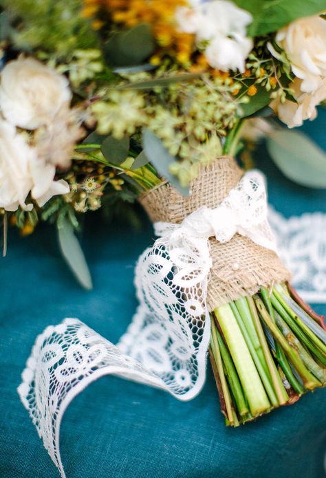 Wrapped Bouquet, Lace Bouquet, Van Gogh Inspired, Shoot Photography, Burlap And Lace, Bouquet Wrap, Burlap Lace, Wedding Boho, Beautiful Bouquet