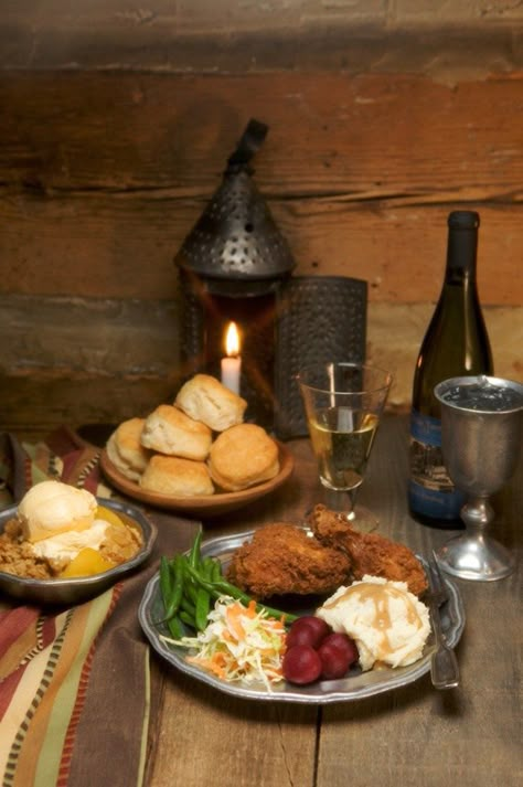 Tavern Astethic, Old Tavern Aesthetic, Tavern Wench Aesthetic, Tavern Core, Medieval Dining Room, Michie Tavern, Medieval Foods, Tavern Aesthetic, Tavern Keeper