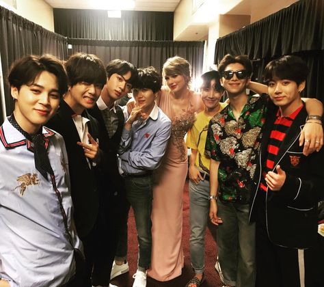 BTS  So great meeting you!! You’re killing it!! Taylor Swift Fotos, Bts Billboard, The Ellen Show, Billboard Music, Billboard Music Awards, Boy Band, Bts Group, About Bts, Jimin Jungkook