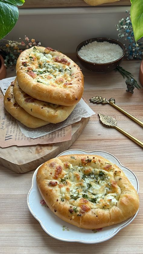 🐘 on Twitter: "Cheese pies 🤌🏼 my favorite comfort recipe ⏲🎞 https://t.co/NpdE59rB0u" / Twitter Cheese Fatayer, Fatayer Recipe, Chicken Alfredo Pizza, Alfredo Pizza, Homemade Bagels, Savory Pastry, Cheese Pies, Dough Ingredients, Baked Cheese