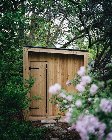 Is it time to spring for a sauna? Just let me know if you want wood fired or electric. Homemade Sauna, Sauna And Cold Plunge, Rustic Saunas, Modern Saunas, Cedar Hot Tub, Sauna House, Bench Design, Traditional Saunas, Finnish Sauna