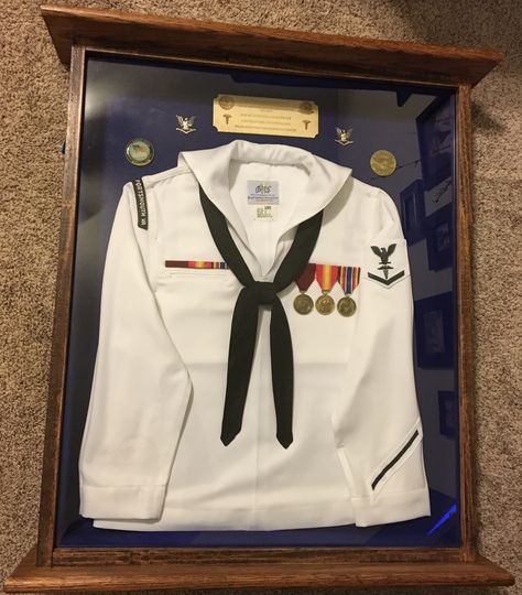 Military uniform shadow box. Made by USAWOODCRAFTS on Etsy. Navy Uniform Shadow Box Ideas, Military Uniform Shadow Box Ideas, Uniform Shadow Box Ideas, Navy Shadow Box Ideas, Framed Keepsakes, Marine Crafts, Shadow Box Free, Diy Shadow Box Ideas, Shadow Box Ideas